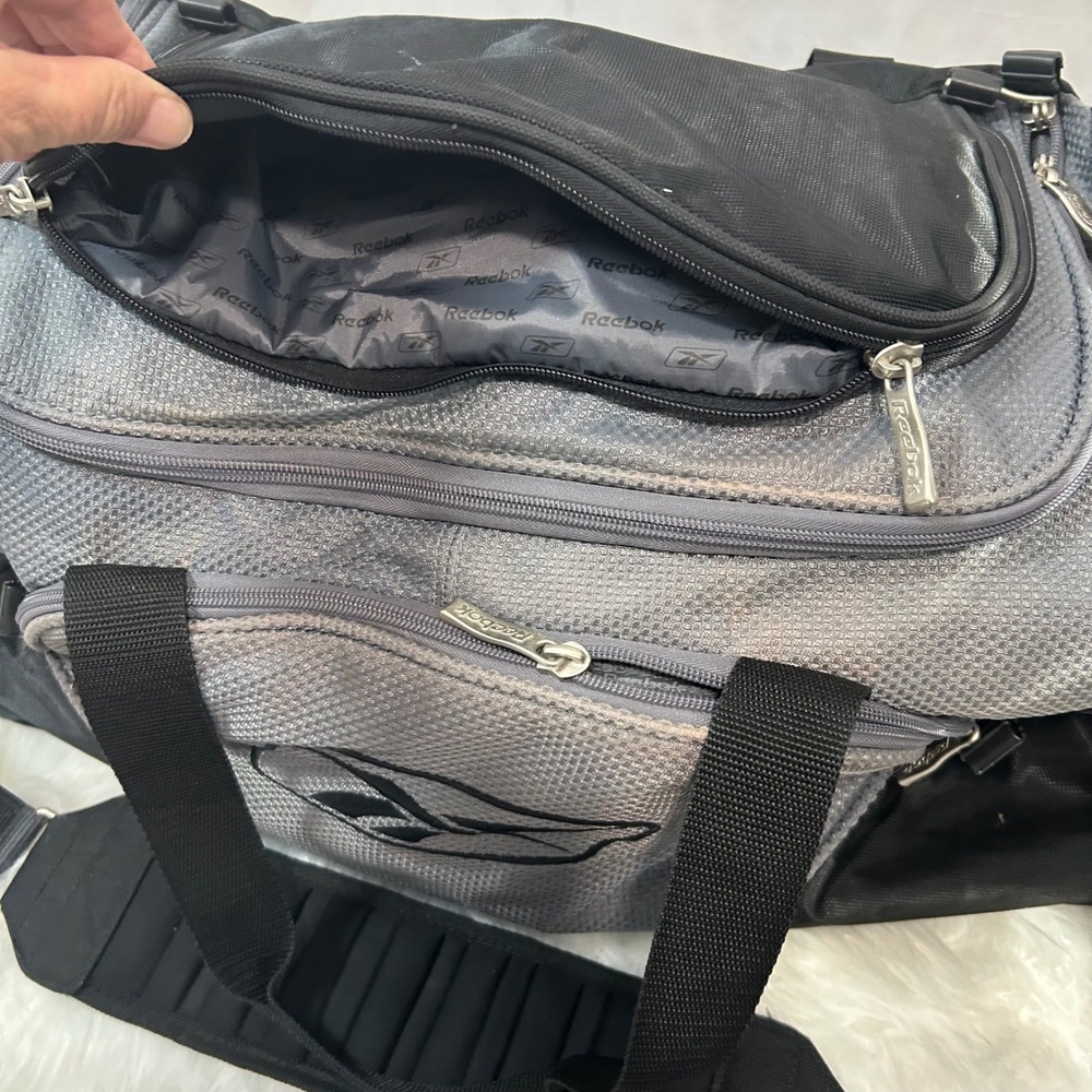 Reebok Duffle Bag Black and Gray Gym Travel Carry On with Shoulder Strap - Picture 4 of 8
